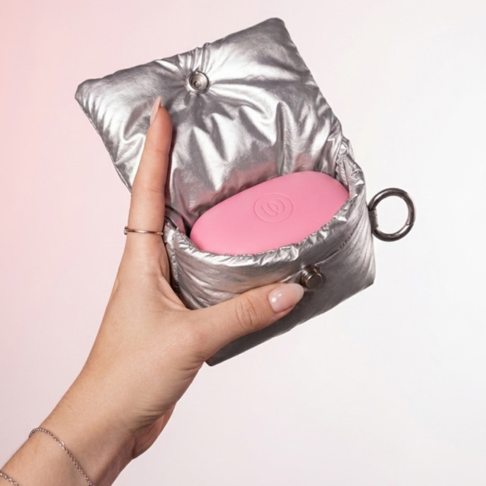Womanizer Snap Accessory Pouch Silver - Gift With Purchase