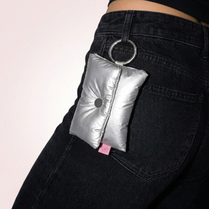 Womanizer Snap Accessory Pouch Silver - Gift With Purchase